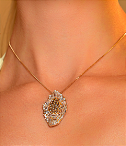 Colar com pingente de coração cravejado de zirconia cristal banho em ouro 18k