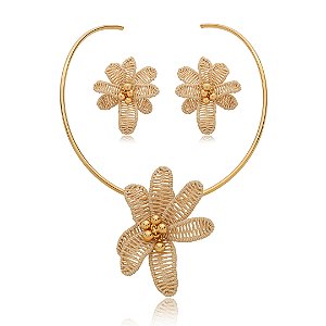 Conjunto de brinco e colar de palha artesanal banho em ouro 18k