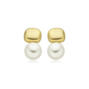 Brinco de perola liso acetinado banho em ouro 18k