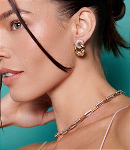 Brinco cravejado de zircônia cristal banho em ouro 18k