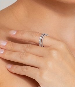 Trio de anéis cravejados de zircônia cristal banho em ródio branco