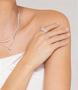 Dupla de anéis cravejados de zircônia cristal banho em ródio branco