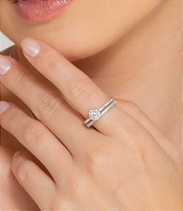 Dupla de anéis cravejados de zircônia cristal banho em Ródio branco