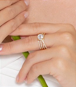 Anel dourado cravejado de zircônia cristal banho em ouro 18k