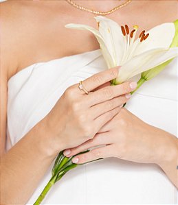 Anel dourado cravejado de zircônia cristal banho em ouro 18k