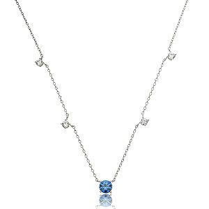 Colar com pingente cravejado de zircônia safira e cristal banho em ródio branco