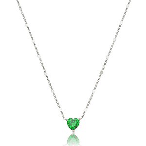 Colar com pingente cravejado de coração zircônia esmeralda de banho em ródio branco