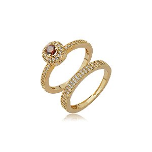 Dupla de anéis cravejados de zircônia granada e cristal de banho em ouro 18k