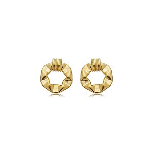 Brinco liso acetinado banho em ouro 18K