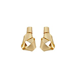 Brinco liso acetinado banho em ouro 18K