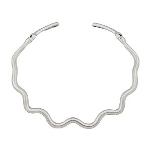 Colar de aro liso acetinado banho em ródio branco