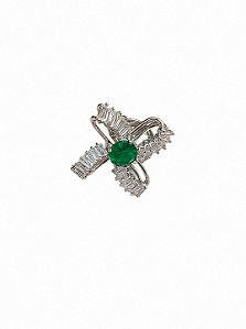 Broche cravejado de zircônia cristal banho em ródio branco