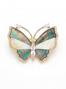 Broche de borboleta cravejado de zircônia cristal e madre pérola banho em ouro 18k