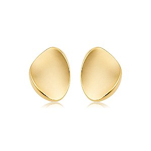 Brinco dourado liso acetinado banho em ouro 18k