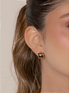 Brinco de base dourado liso banho em ouro 18k