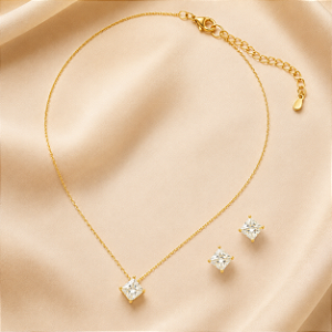 Conjunto Ponto de Luz Quadrado com Zircônia Cristal – Banho em Ouro 18K