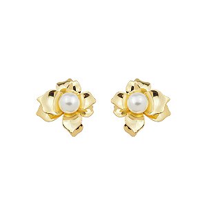Brinco de flor dourado com pérola shell banho em ouro 18k