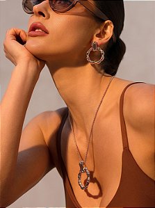 Conjunto de brinco e colar dourado liso banho em ouro 18k