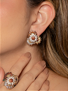 Conjunto luxo de brinco e anel de flor cravejado de zircônia colorida banho em ouro 18k