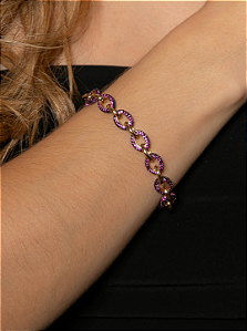 Pulseira de corrente com elos cravejados de zircônia pink banho em ouro 18k