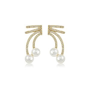 Brinco ear cuff cravejado de zircônia cristal com pérola shell banho em ouro 18k