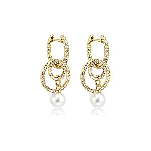 Brinco de argola cravejado de zircônia cristal com pérola shell banho em ouro 18k
