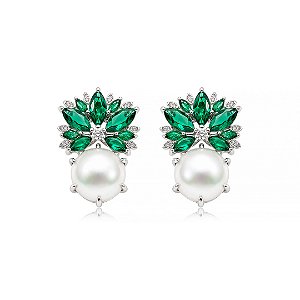 Brinco cravejado de zircônia cristal e esmeralda com pérola shell banho em ródio branco