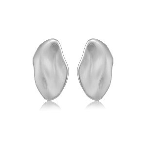 Brinco acetinado liso banho em ródio branco
