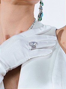 Anel cravejado de zircônia cristal banho em ródio branco
