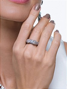 Anel cravejado de zircônia cristal banho em ródio branco