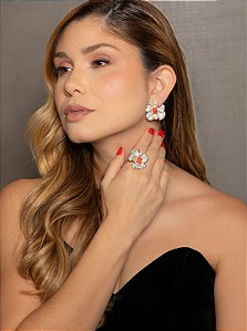 Conjunto de brinco e anel flor cravejado de zircônia cristal e pedra fusion coral banho em ouro 18k