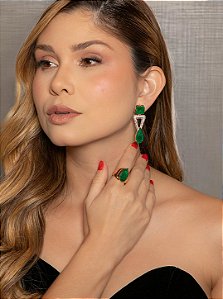 Conjunto de brinco e anel cravejado de zircônia cristal e pedra fusion esmeralda banho em ouro 18k