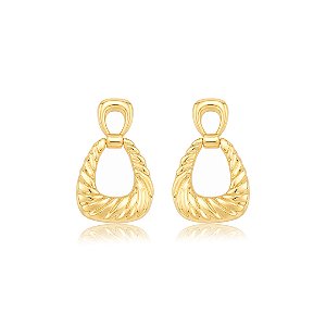 Brinco dourado torcido liso banho em ouro 18k