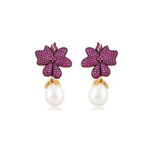 Brinco de flor cravejado de zircônia pink com pérola shell banho em ouro 18k