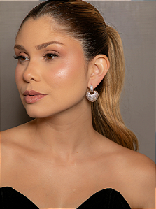 Brinco de coração cravejado de zircônia cristal banho em ouro 18k