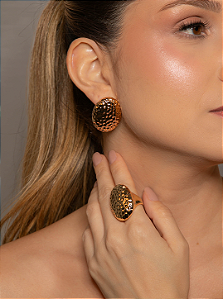 Conjunto de brinco e anel martelado liso banho em ouro 18k