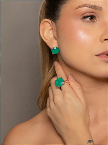 Conjunto de brinco e anel cravejado de zircônia cristal e pedra fusion esmeralda banho em ouro 18k