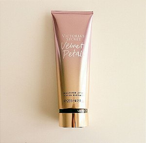 VICTORIA'S SECRET HIDRATANTE VELVET PETALS 236ML - FEMININO