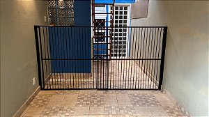 Portão de Segurança com Altura de 125cm e Largura Regulável de 130 a 250cm - Alumínio