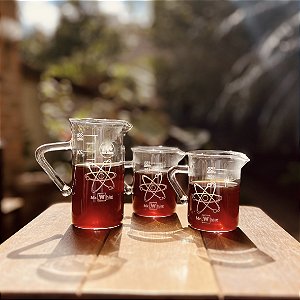 KIT ÁTOMO - 2 Canecas Becker em Vidro 150ml + 1 Jarra Becker em vidro 250ml