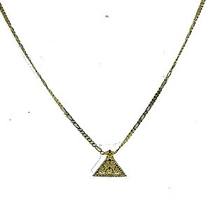 colar com pingente em formato de triângulo com detalhes em zircônia
