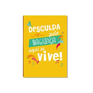 Placa Decorativa MDF Desculpa pela Bagunça, Aqui se Vive DC3