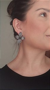 Brinco pétalas (prata velha) - BR398