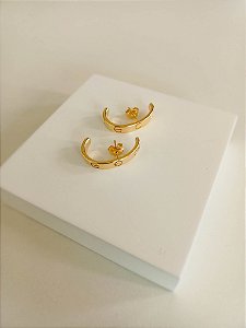 Brinco ear hook inspiração (semijoia banhada a ouro 18k)