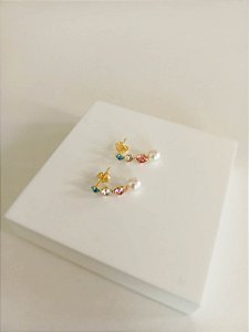 Brinco 3 strass e pérola (semijoia banhada a ouro 18k)