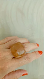 Anel de resina na cor caramelo (TAMANHO 21) - AN240