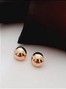 Brinco Meia Bola M Banho de Ouro 18K