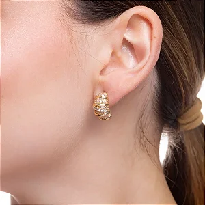 Brinco Meia Argola Croaissant Cravejado Banho de Ouro 18K