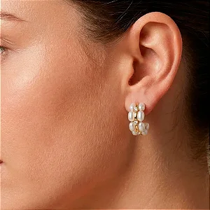 Brinco Meia Argola Pérola Oval Cravejada Banho de Ouro 18K