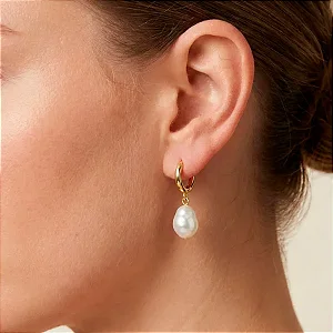 Brinco Argola Click Com Pingente Pérola Barroca Banho de Ouro 18K